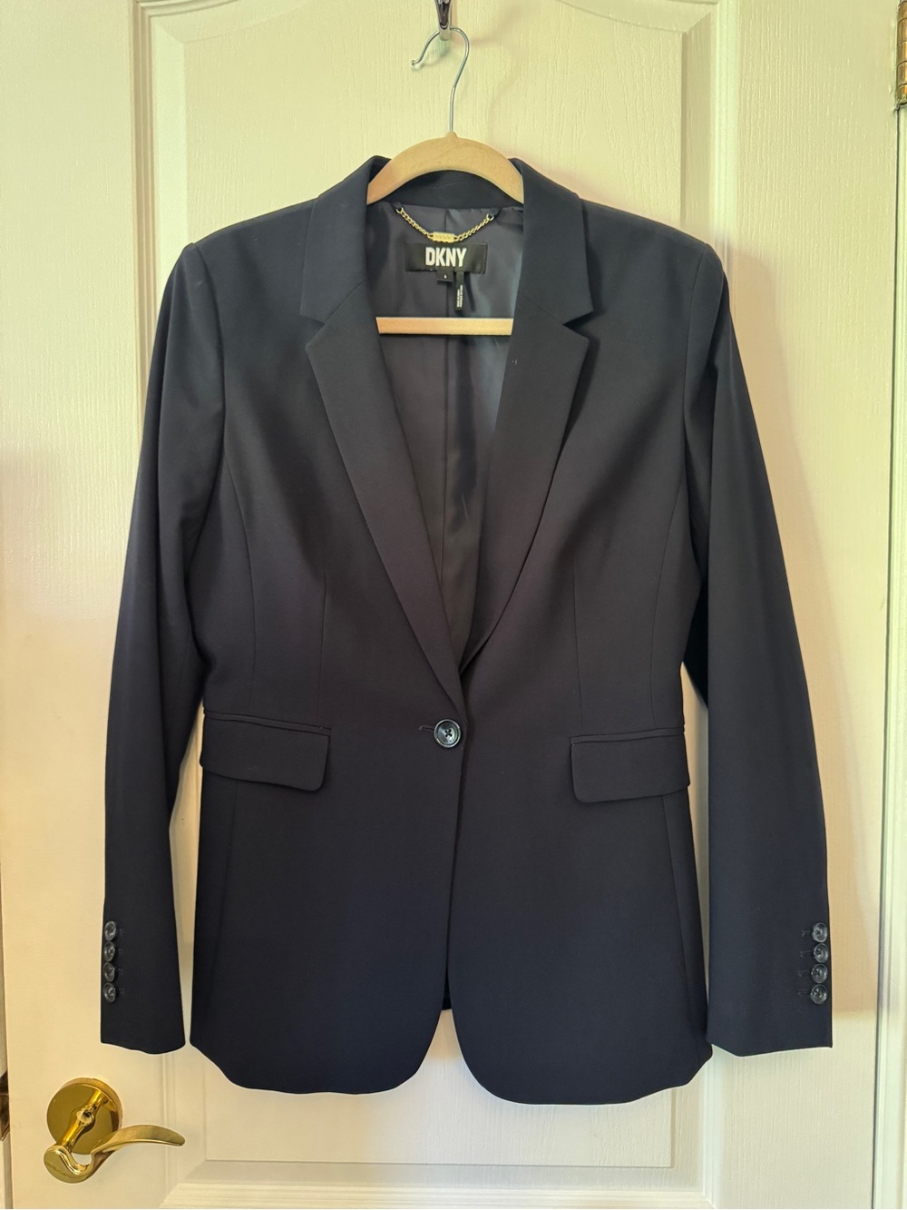 DKNY 2 pc suit. Blazer & Pant. Women's Navy. Tapered Pant matching.